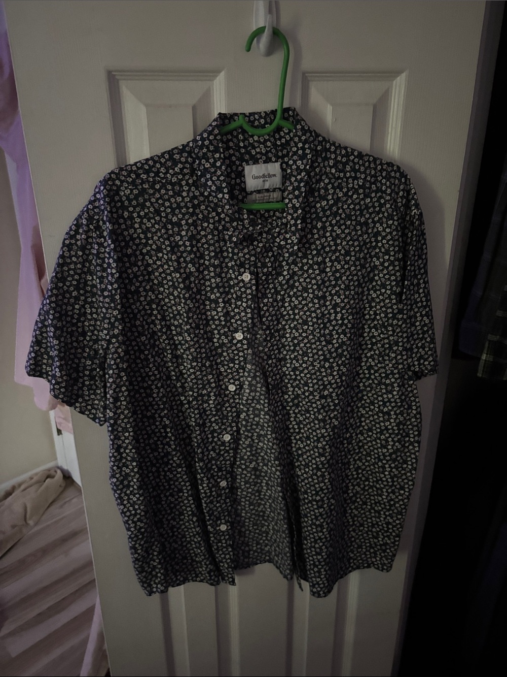 Thrifted Navy and green Button-Up Short-Sleeve Shirt with White Floral Print